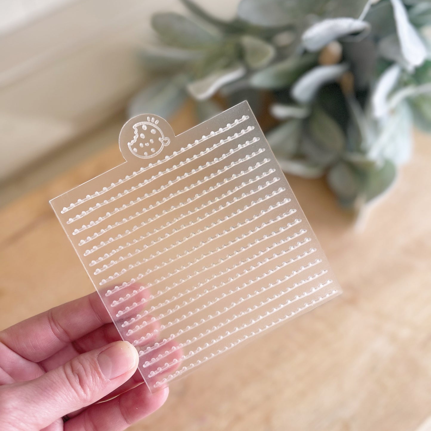 Dotted lines pattern acrylic embosser