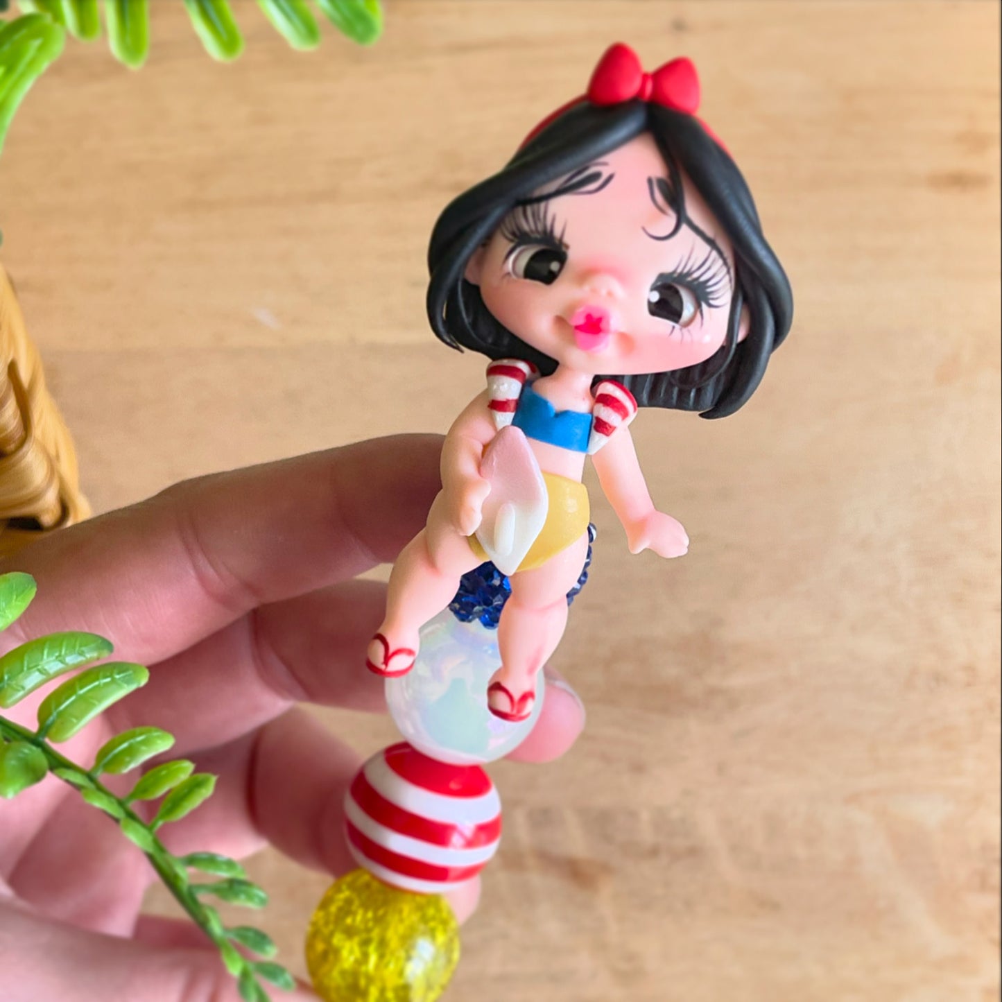 Snow white inspired cookie scribe